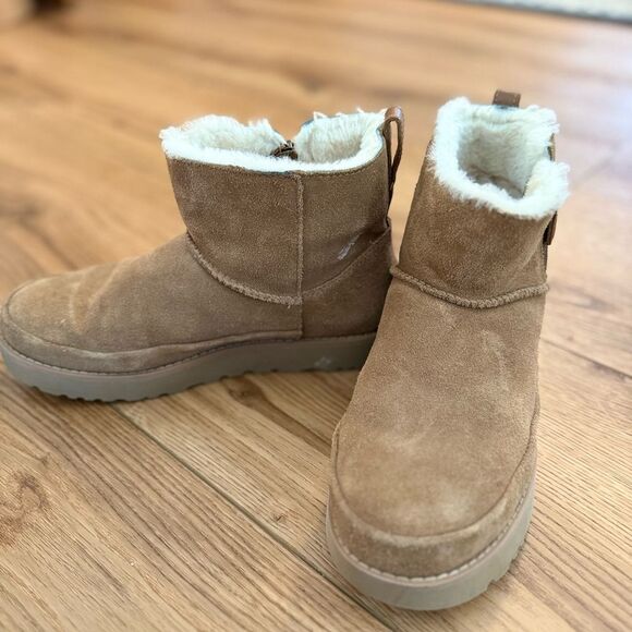 UGG Classic Mini Boots – Size 8, Fur Lined - Picture 2 of 9